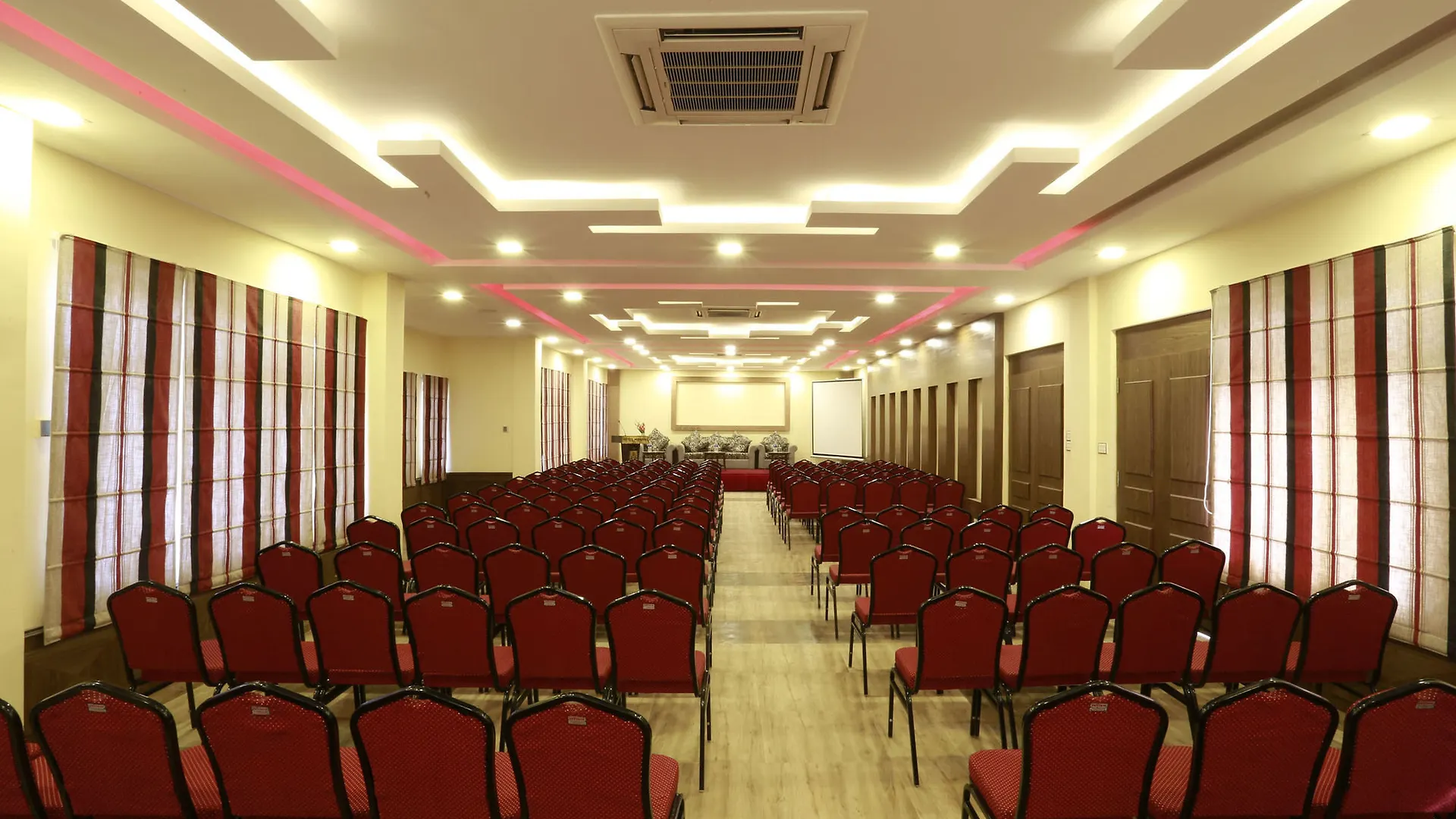 Hotel Manang Kathmandu 4*,